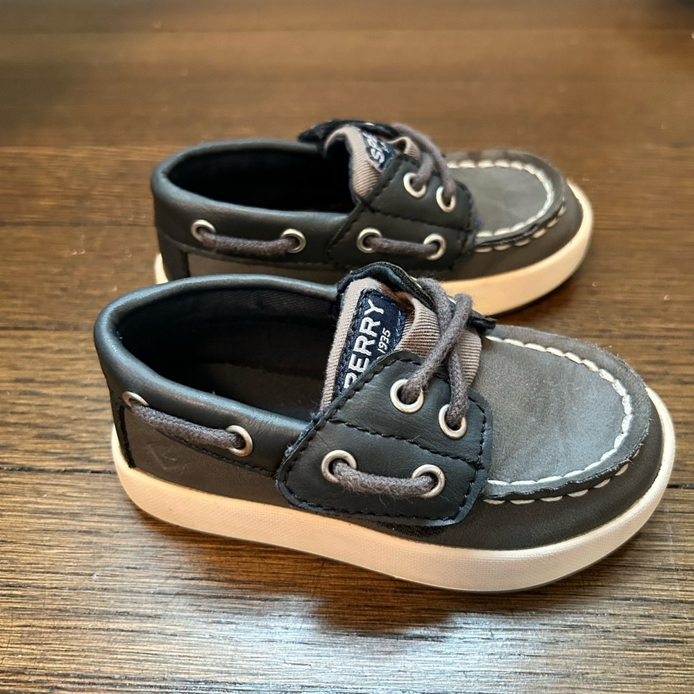 Toddler size 5.5 Sperry Cruise Boat Jr. shoes (Velcro)